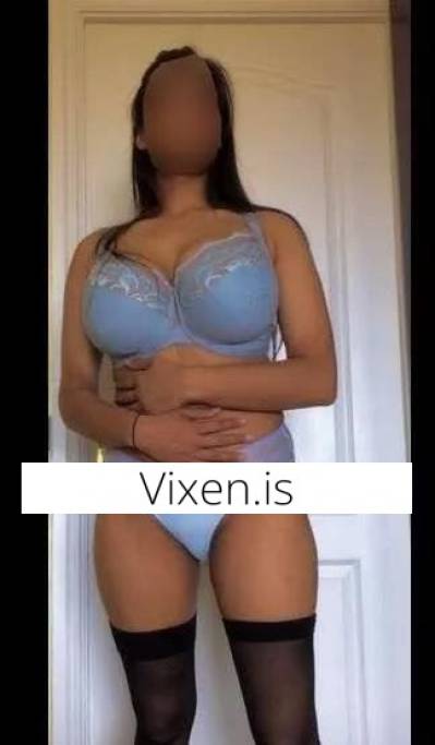 25 year old Escort in Sunshine Coast Indian babe new to town❤️❤️❤️ Classy Busty babe 