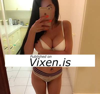 22 year old Escort in Sydney sexy babe wet &amp; horny