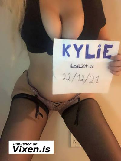 20 year old Escort in Mississauga Sexy snowbunny