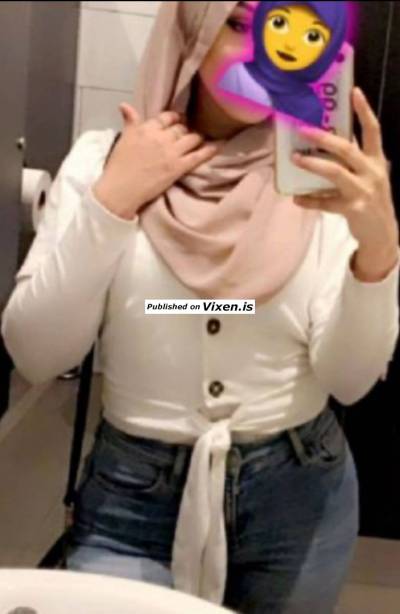 24 year old Escort in Chelmsford Miss hijabi girl