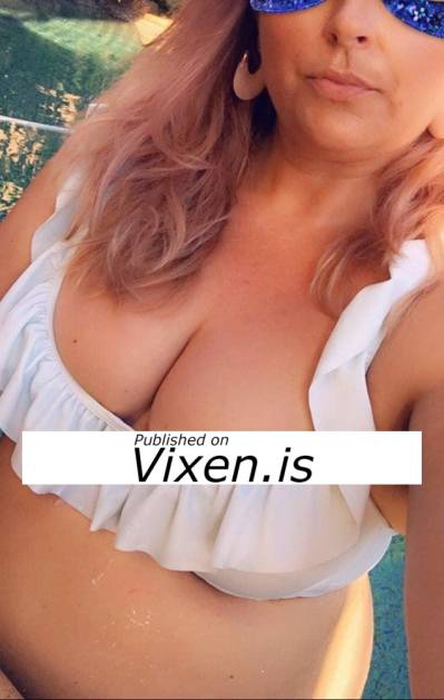 44 year old Escort in Wollongong Blonde Thick Sexy Milf