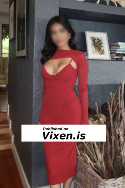 20 year old Escort in Sydney Red Mendes