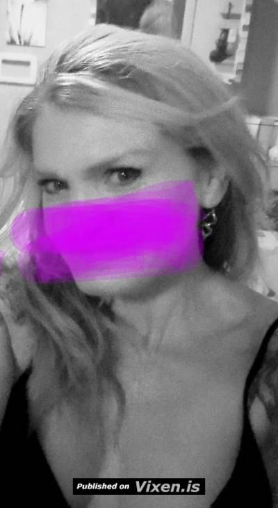 39 year old Escort in Maryborough come play with me – 39 yo, blonde
