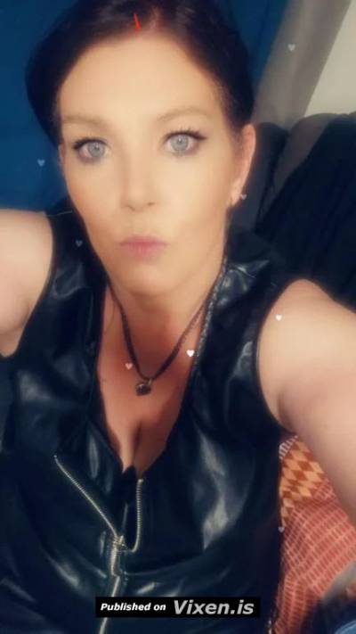 38 year old Escort in Hobart I want to taste you, I want you down my throat