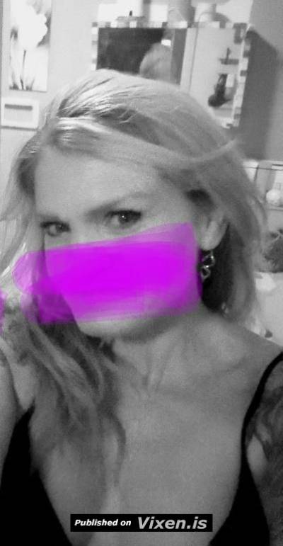 39 year old Escort in Maryborough AlaNa 39 yo. Attractive blonde. Size 8 your dirty little 