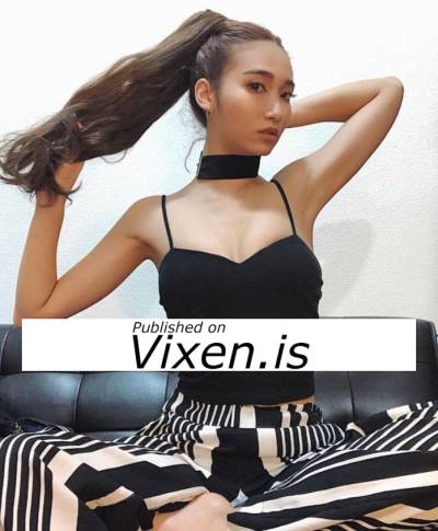 19 year old Escort in Melbourne Beautiful And Busty DD Korea girl size 5 queen Caroline