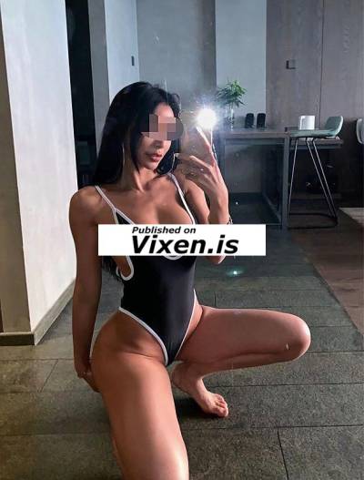 21 year old Escort in Melbourne .AVAILABLE NOW - XXX Filipina Experience