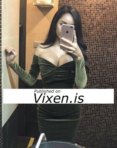 25 year old Escort in Coffs Harbour Indian Hottie babe new in area, wanting for hard sex