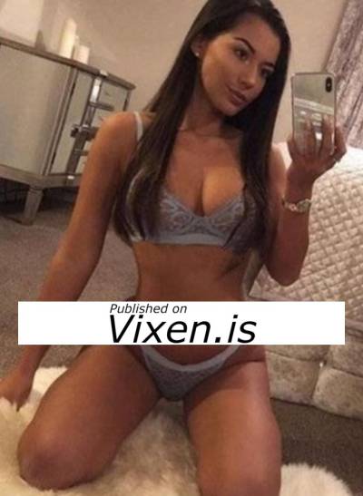 22 year old Escort in Mackay Sexy Malaysia girl Lisa visiting here now