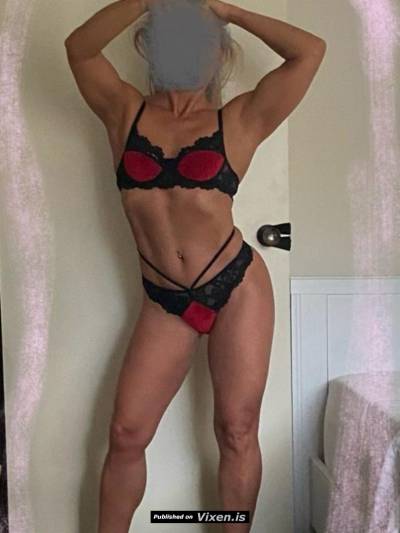 42 year old Escort in Melbourne Fitness mummy glamour