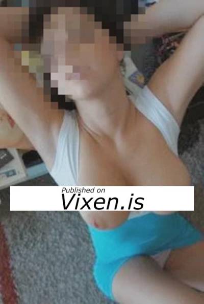 25 year old Escort in Melbourne Indian..., Love to Suck U dry! Passionate No Rush Service! 