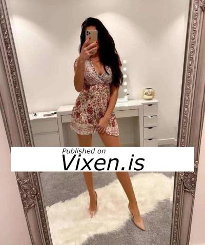 25 year old Escort in Perth Indian gorgeous charming and active My Curvy figure