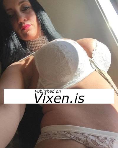 28 year old Escort in Rockhampton Indian babe ... NEW ARRIVE , Horny n Ready to Blow Your Mind