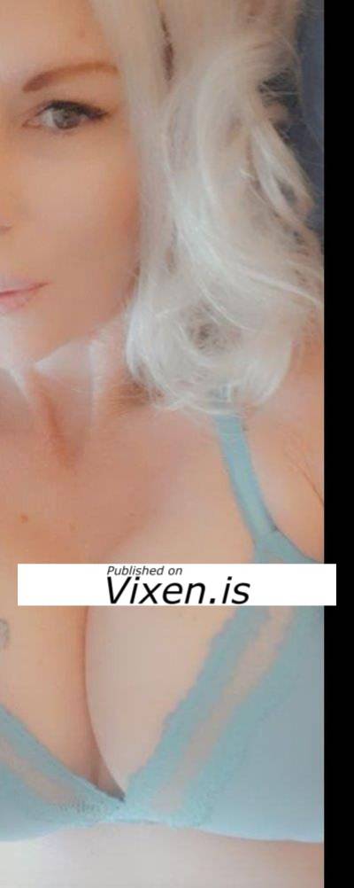 30 year old Escort in Brisbane Sexy, Educated and Fun Playmate