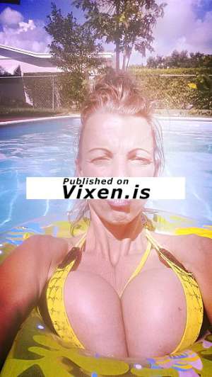Maya 41Yrs Old Caucasian Escort Brunette DD Cup Miami FL in Miami FL