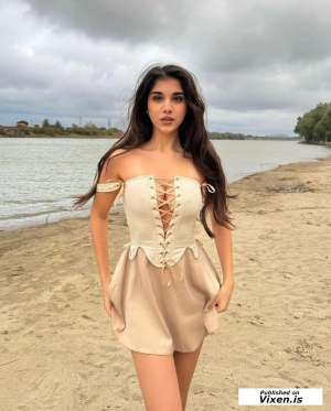 20Yrs Old Escort 50KG 167CM Tall Dubai Image - 4