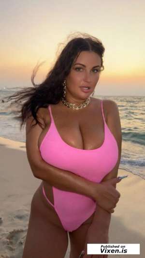 Escort model Latifa, Dubai in Dubai