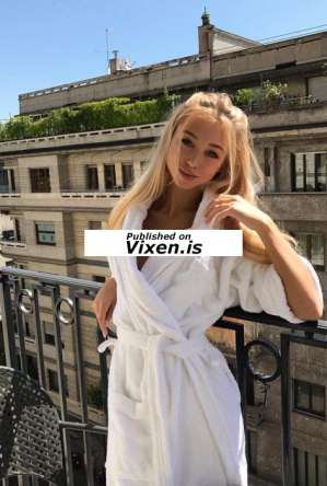 Milena, Independent in Singapore City