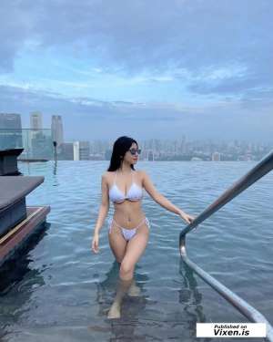 23Yrs Old Escort 155CM Tall Singapore Image - 1