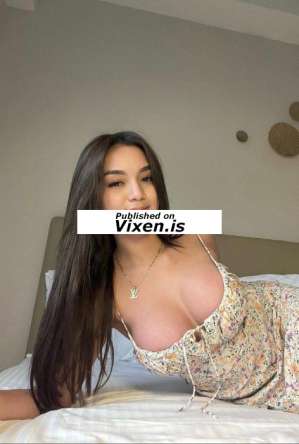 Naisha, Independent in Durres