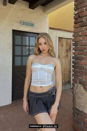 20Yrs Old Escort 167CM Tall Bali Image - 3