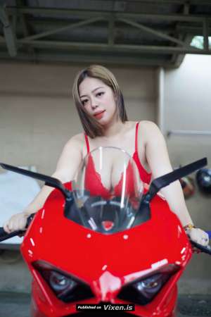25Yrs Old Escort 50KG 160CM Tall Manila Image - 1