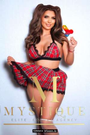 Salma Busty Mystique Escort in London, escort in London