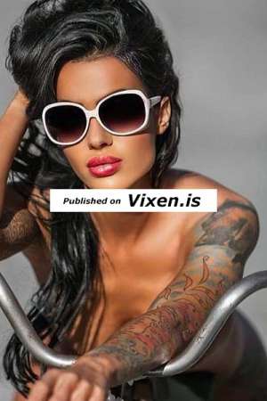 Roxy Foxx International Model in Birmingham