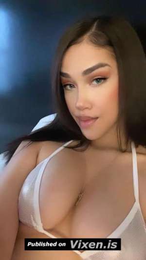 LATINA VISITING TOWN give me a call 2 girl special in Minneapolis MN