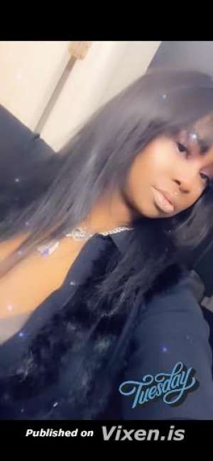 OUTCALLS SUV BEHIND TINTT INA MINI SKIRT eiightty HALFS  in Chattanooga TN