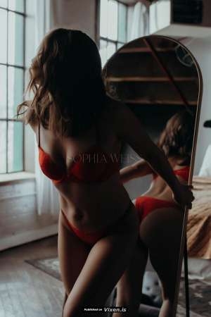 Sophia Weiss in Milwaukee WI