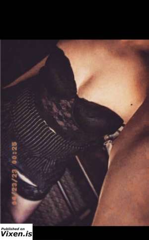 Party call new tall Persian goddess in town in Richmond Hill