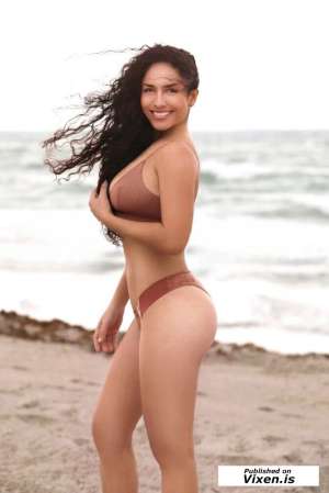 Escort model JULIA, Milwaukee in Milwaukee WI