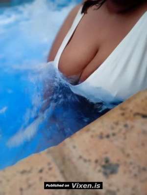 INDIAN plus size mega nature BOOBS is AVAILABLE for horny guys.., applecross western