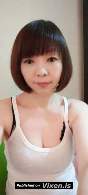 Beautiful girl Helen at Devonport, Hot Pretty Face is  in Devonport